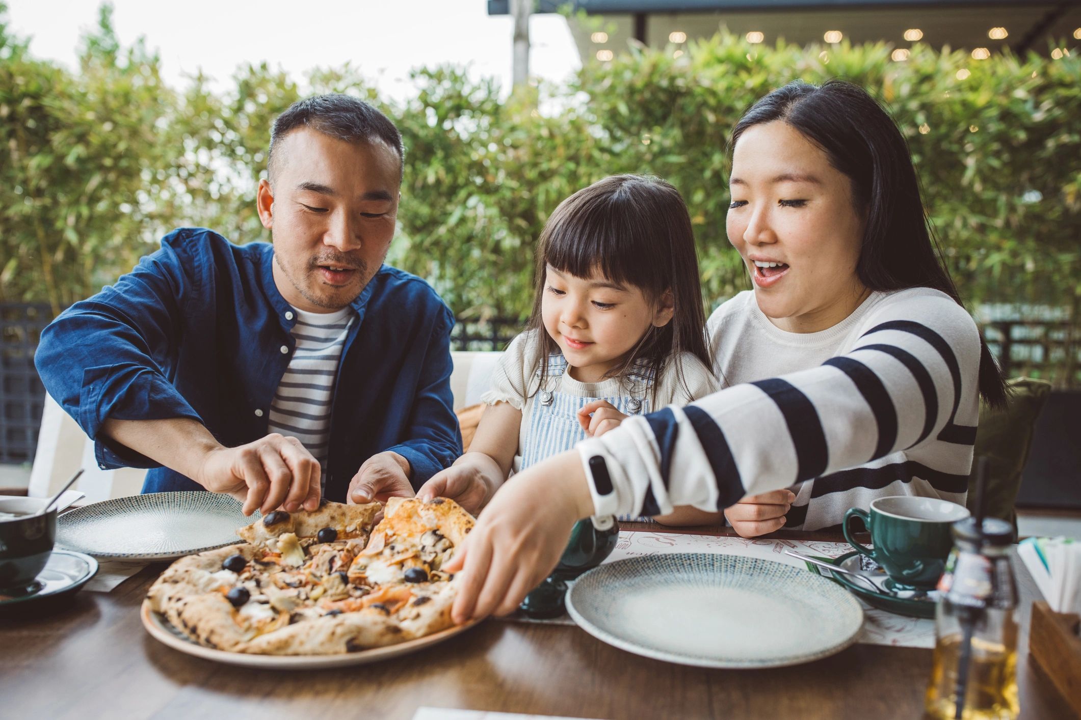 happy family dining Italian restaurant